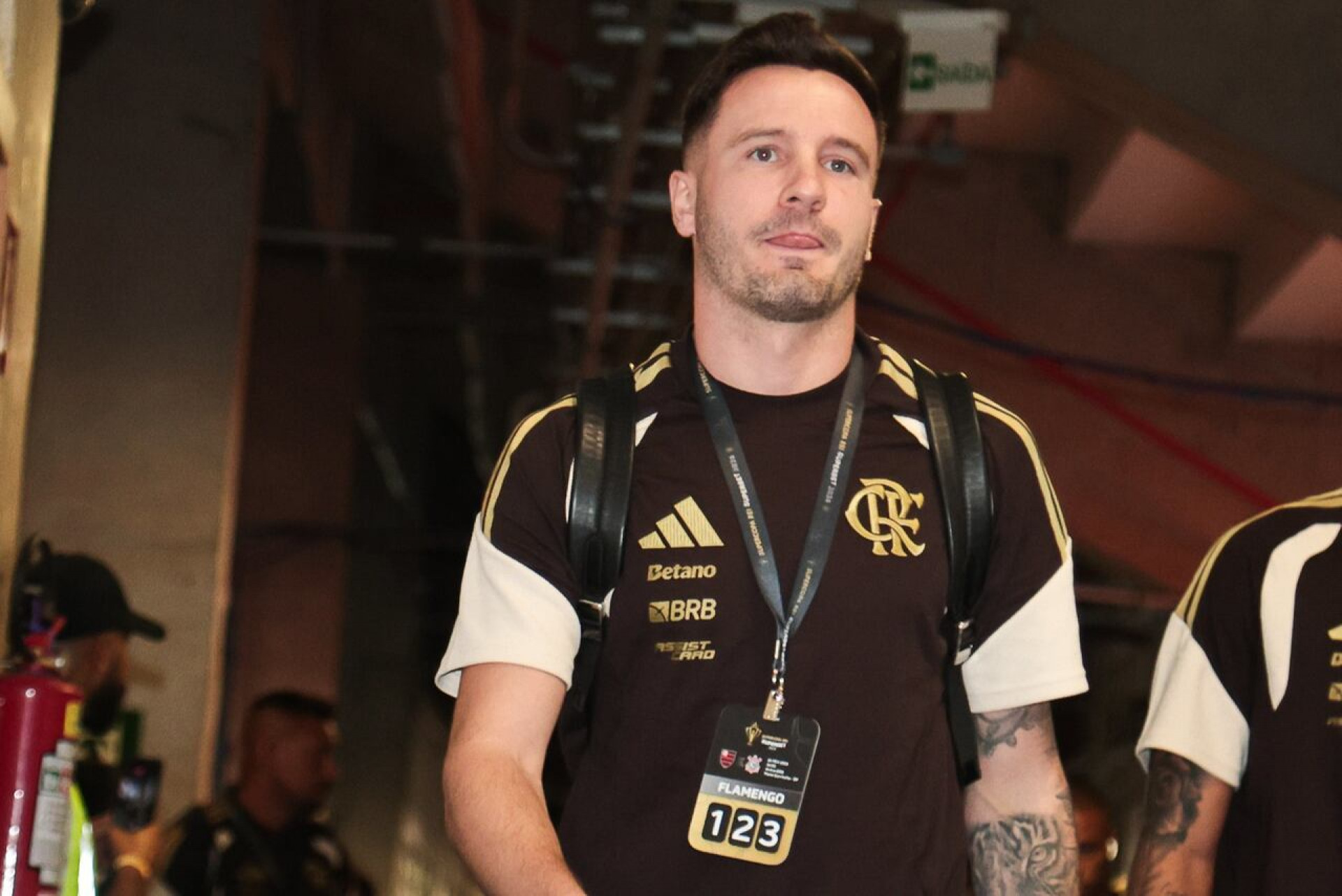 J&aacute; sem muletas, Sa&uacute;l projeta retorno ao Flamengo