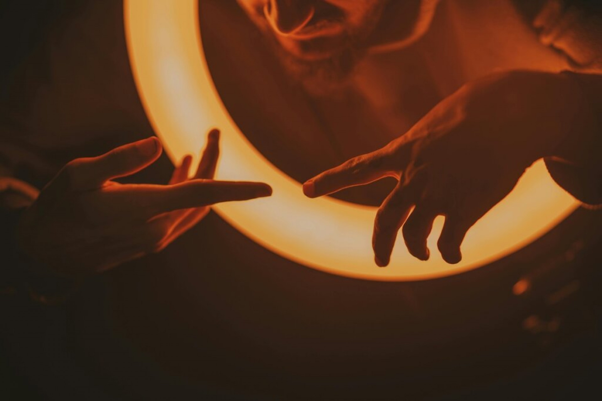 Como evitar conex&otilde;es t&oacute;xicas no Carnaval e n&atilde;o voltar para casa com energia pesada