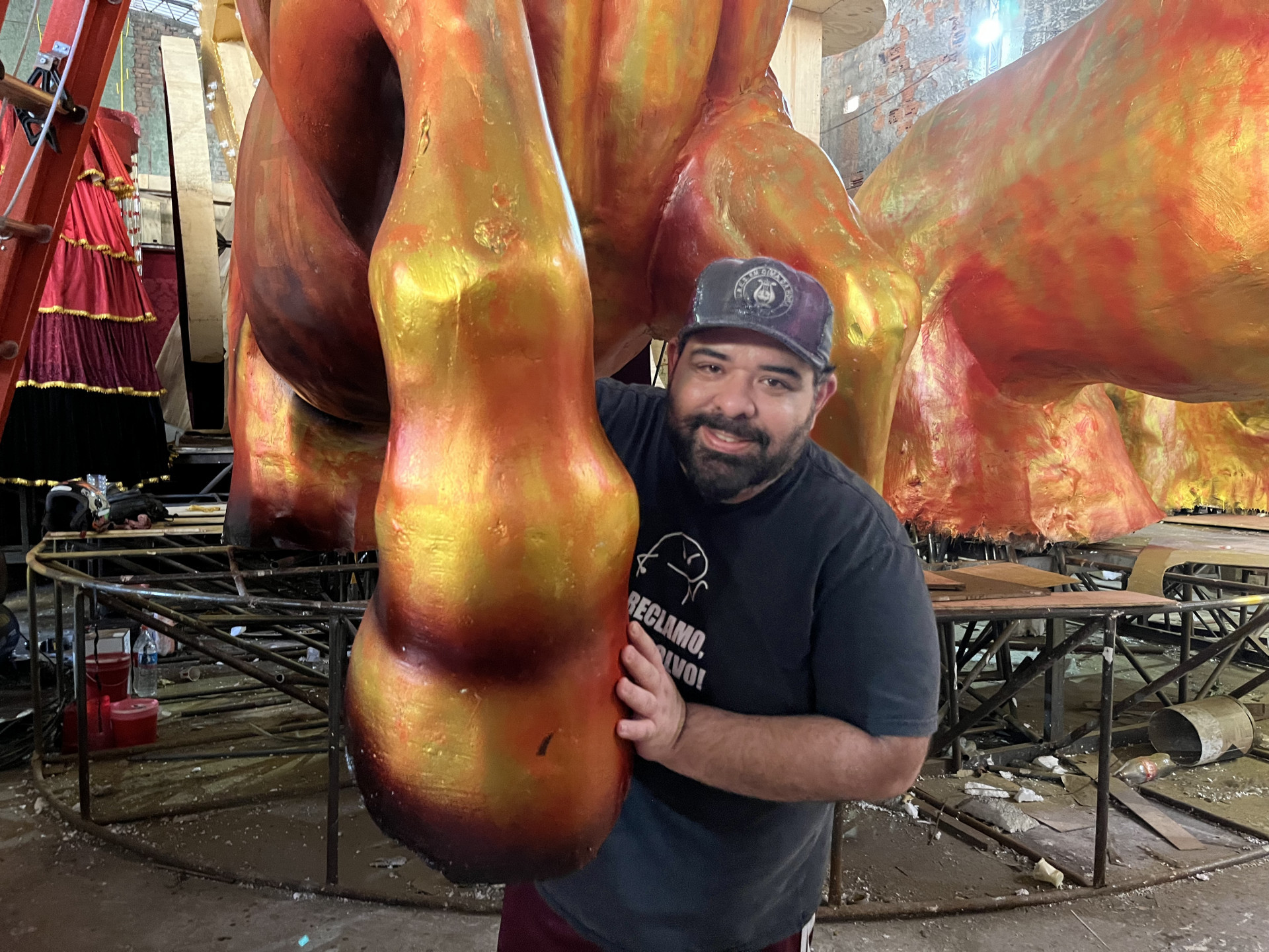 Carnavalesco Rodrigo Almeida promete fazer uma rever&ecirc;ncia ao esp&iacute;rito de resist&ecirc;ncia das pombagiras - Anaiara Gomes / Em Cima da Hora