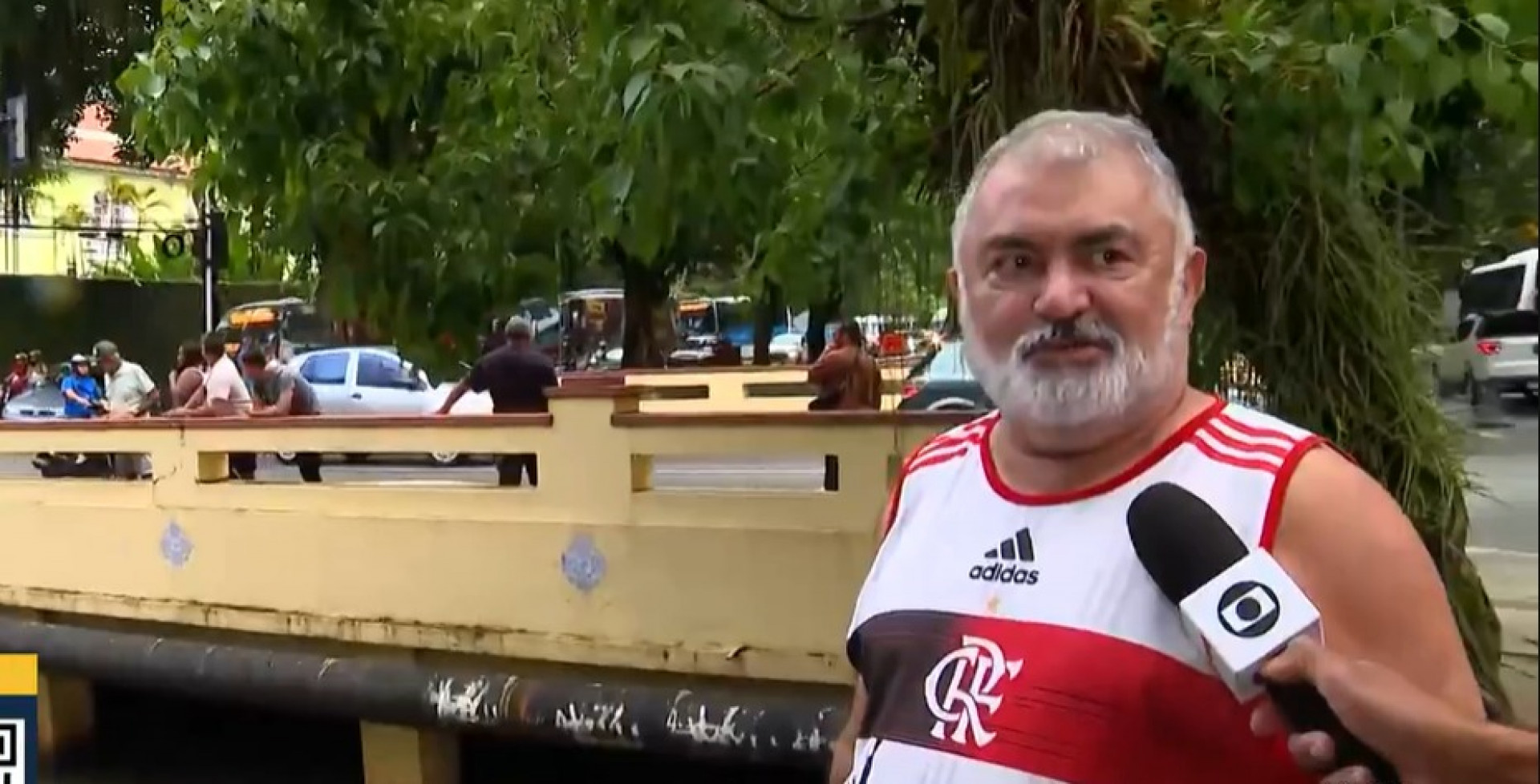 Motorista caiu em canal do Leblon, mas impressionou pela tranquilidade em entrevista: 'N&atilde;o tive susto, n&atilde;o' - Reprodu&ccedil;&atilde;o / TV Globo