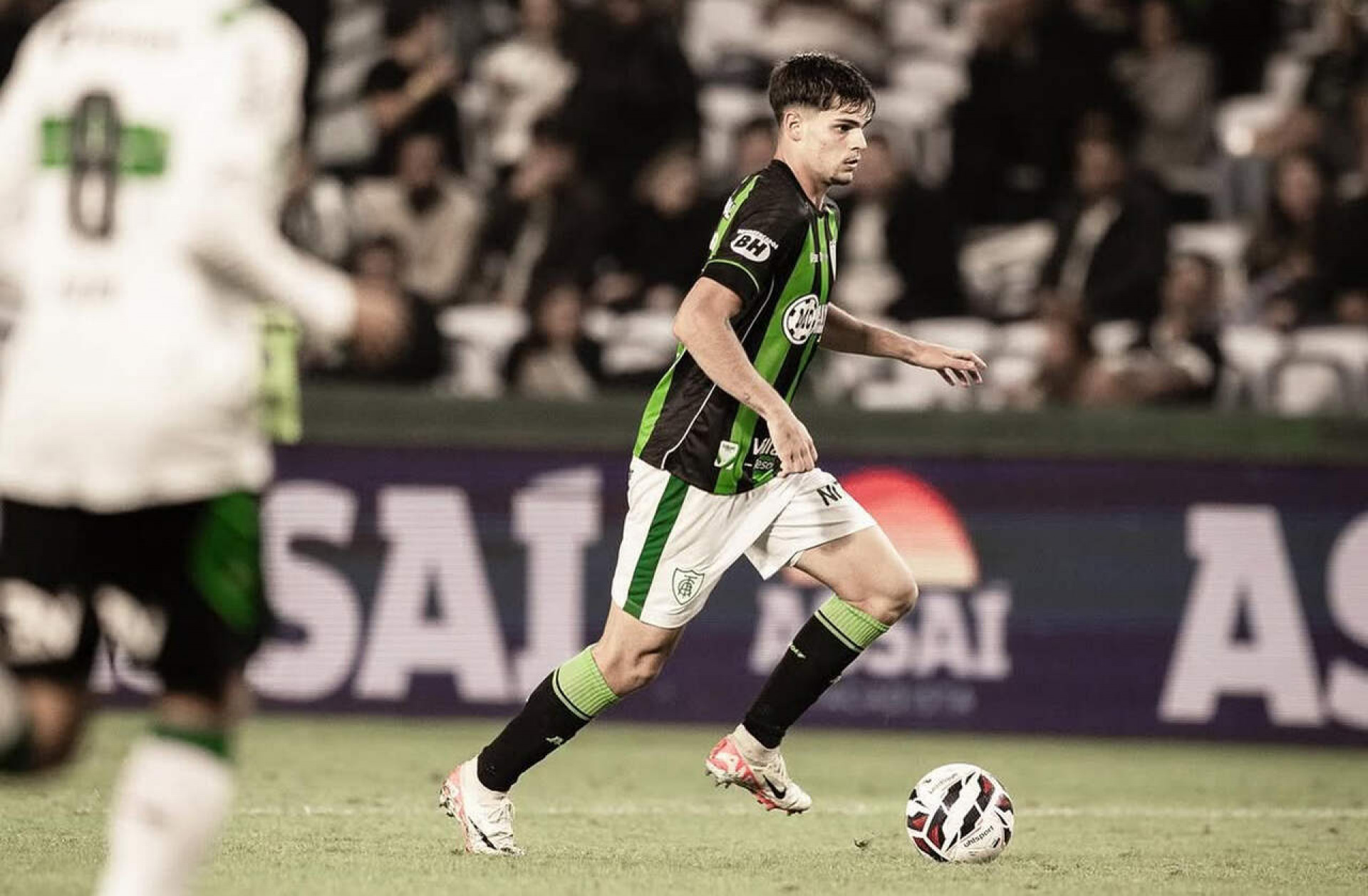 Vasco acerta pr&eacute;-contrato com lateral-esquerdo Paulinho, do Am&eacute;rica Mineiro