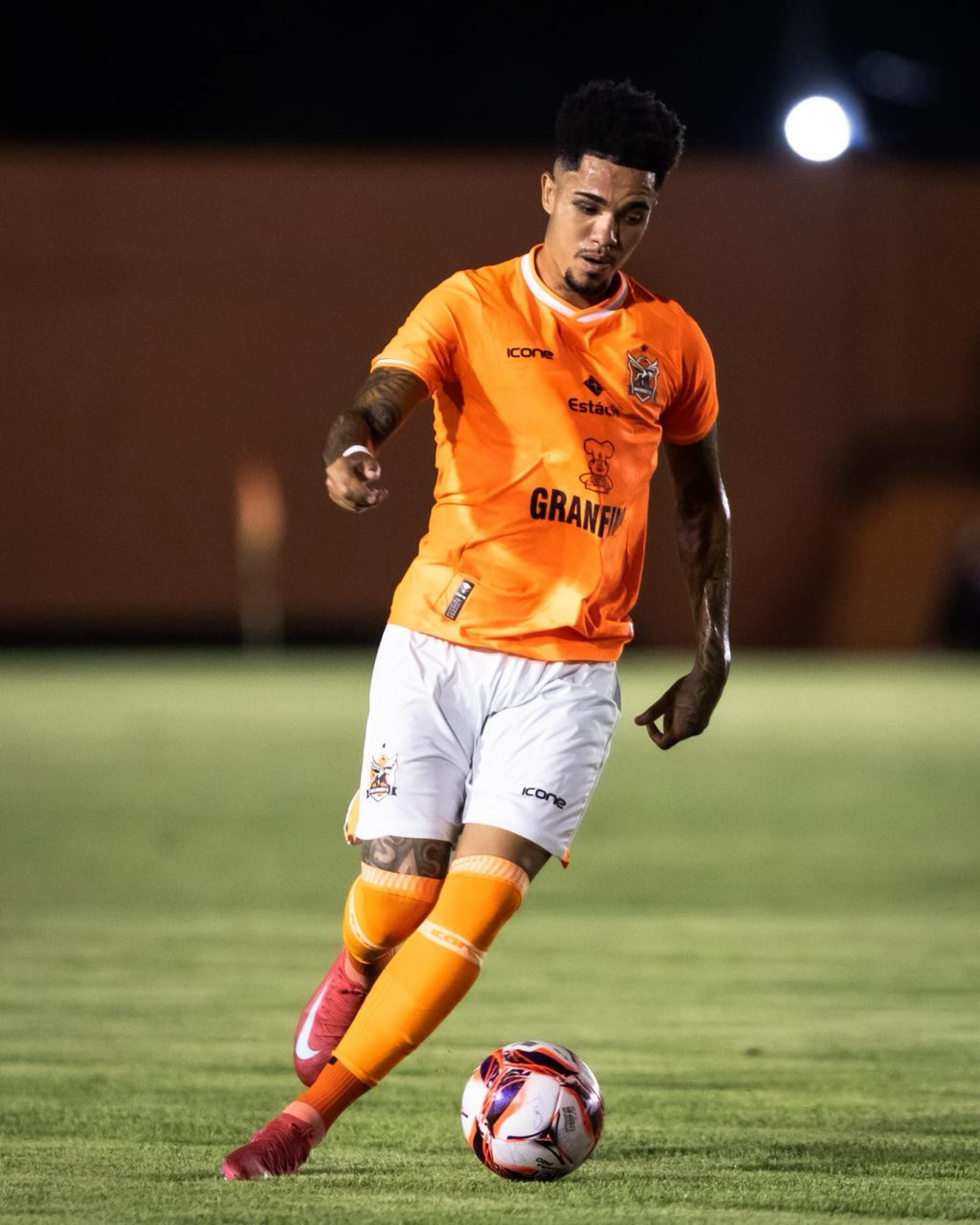 Léo Rafael em ação pelo Nova Iguaçu