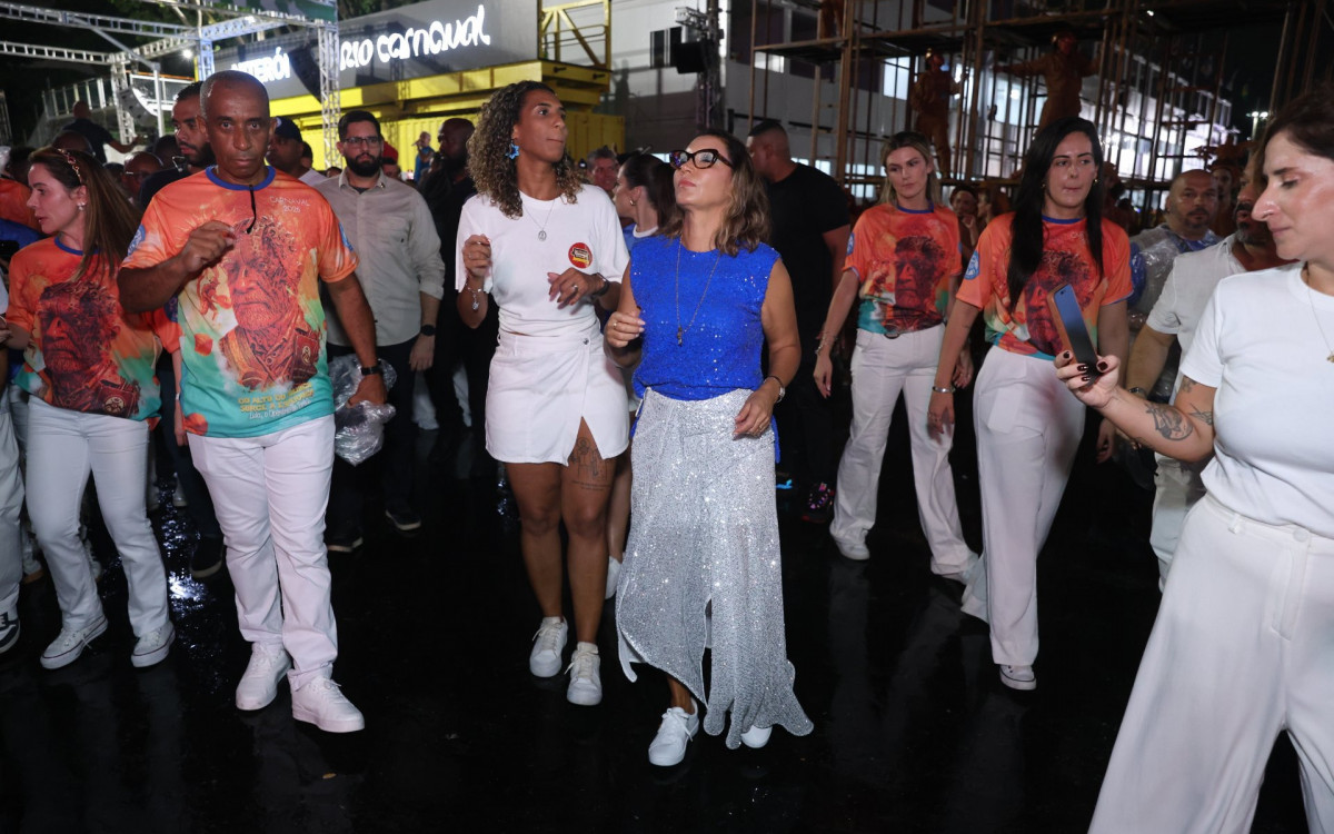 Anielle Franco e Janja da Silva no ensaio técnico da Acadêmicos de Niterói

