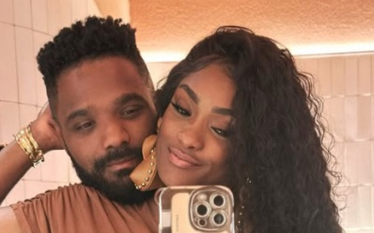 Erika Januza namora o cantor Arlindinho