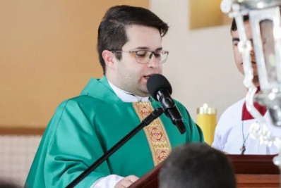 Padre que debochou de Preta Gil em missa faz acordo com MPF para evitar ação penal