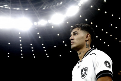 Mateo Ponte se desculpa com torcedor depois de derrota do Botafogo: 'Eu me cobro'