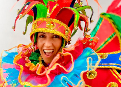 Com fantasias esgotadas no Grupo Especial, Série Ouro é opção para quem ainda sonha em desfilar