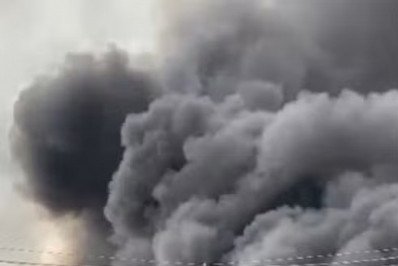 Incêndio de grandes proporções atinge fábrica do setor de alimentos no interior de SP