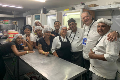 Samba no pé, tempero no ponto: 20 anos de Tio Edson no Carnaval