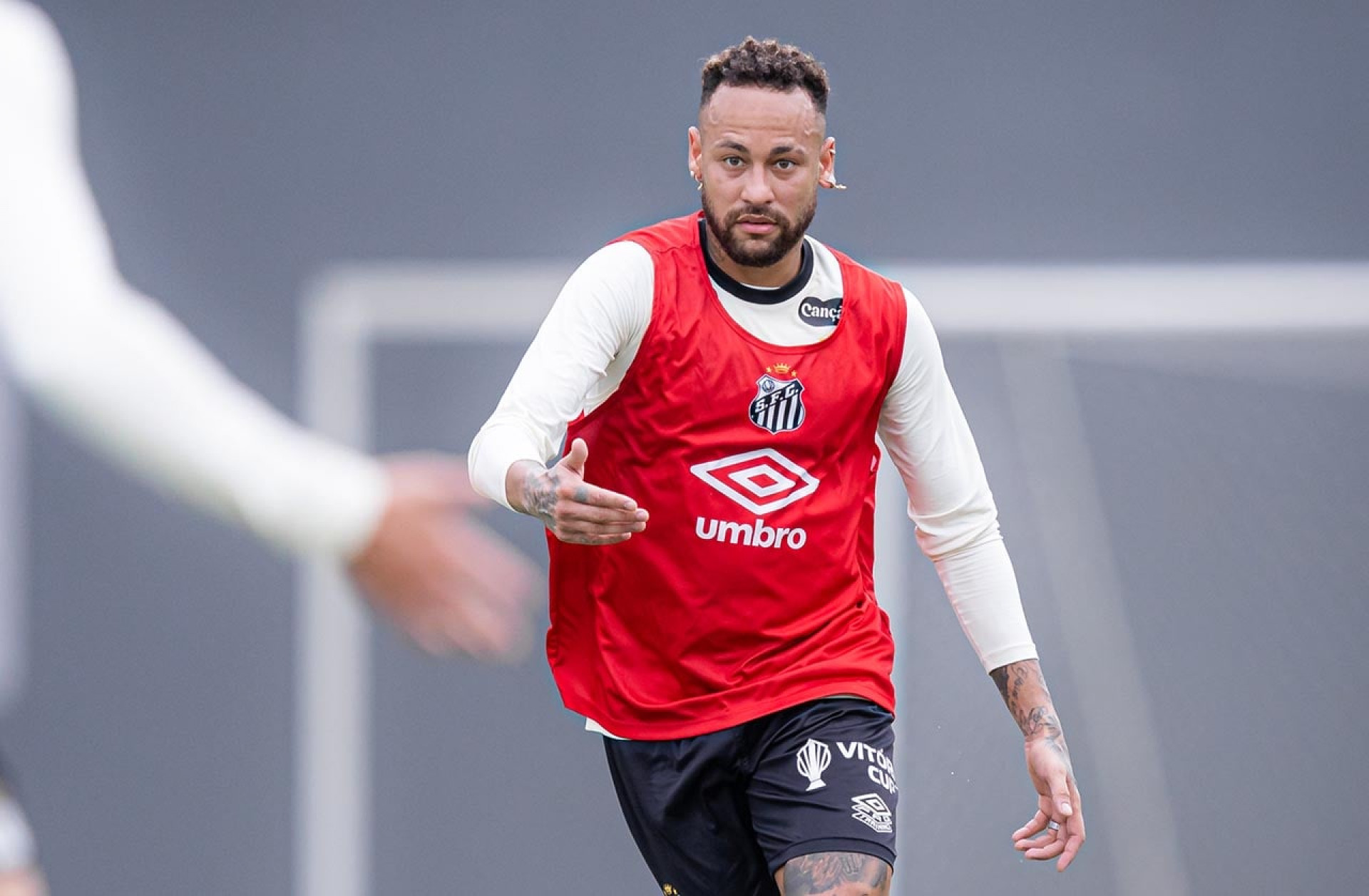 Santos aguarda &uacute;ltimo treino da semana para definir retorno de Neymar