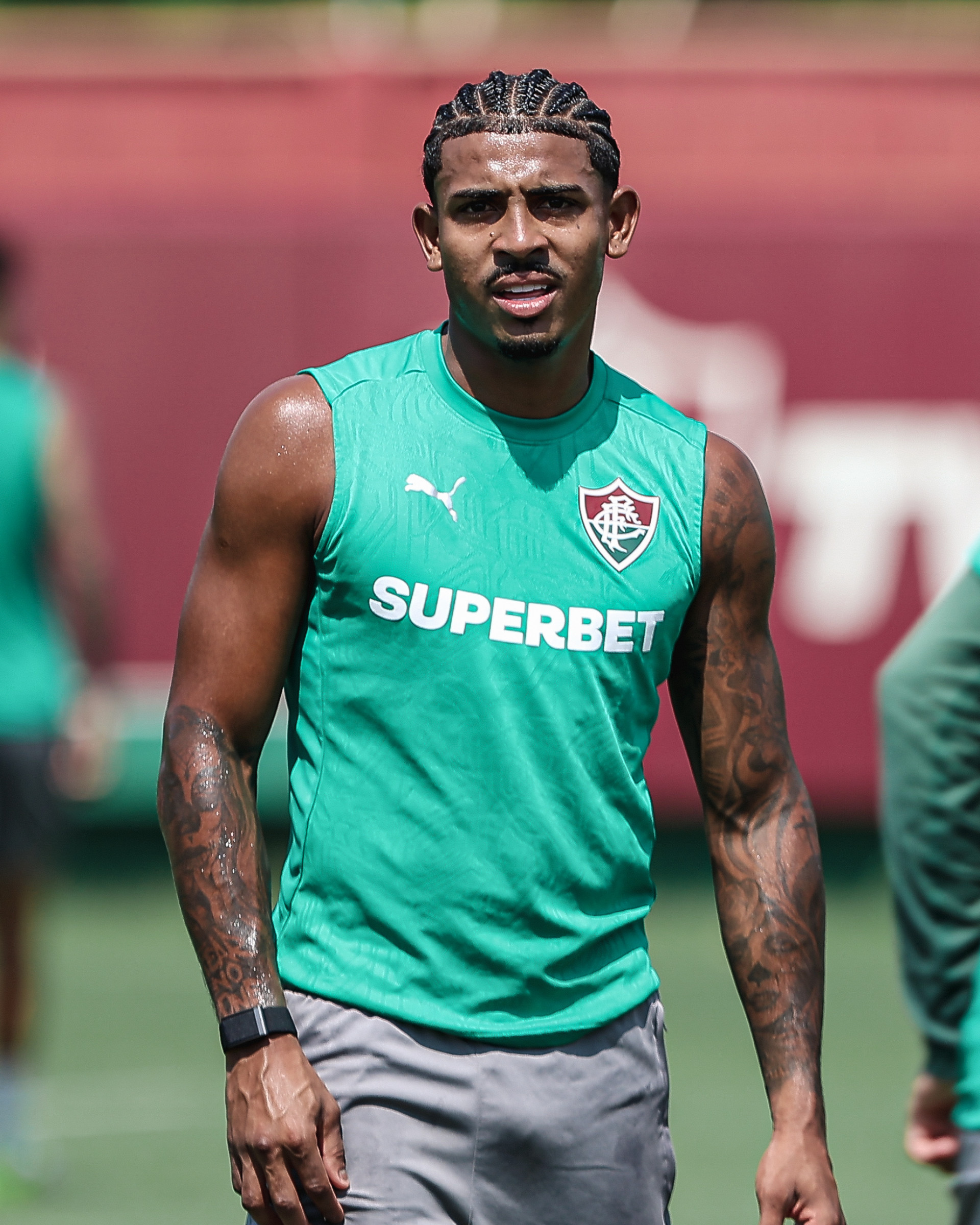 John Kennedy reencontra o bom futebol e lidera o time em participações em gols na temporada