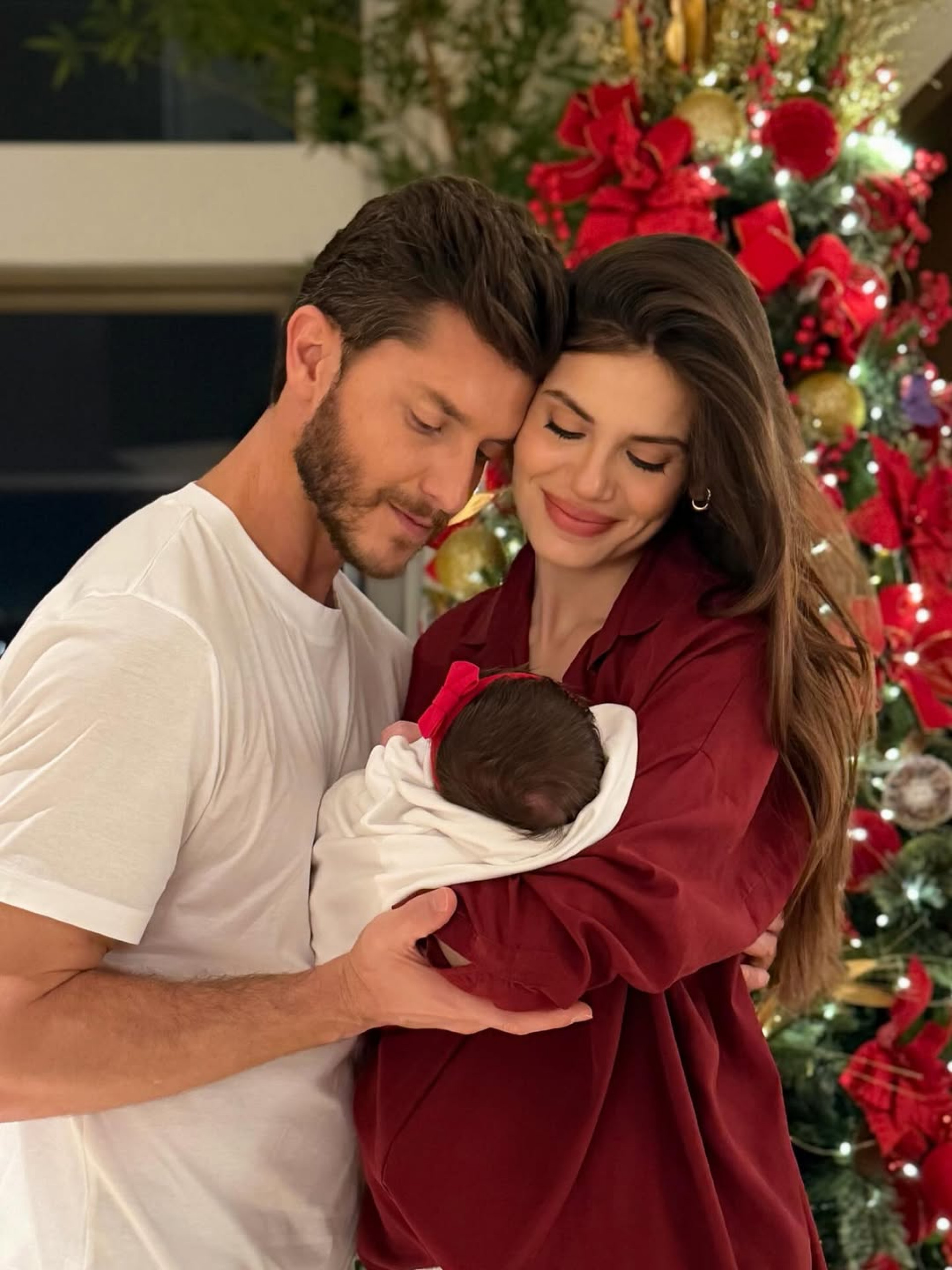 Klebber Toledo e Camila Queiroz são pais de Clara  - Reprodução/Instagram 