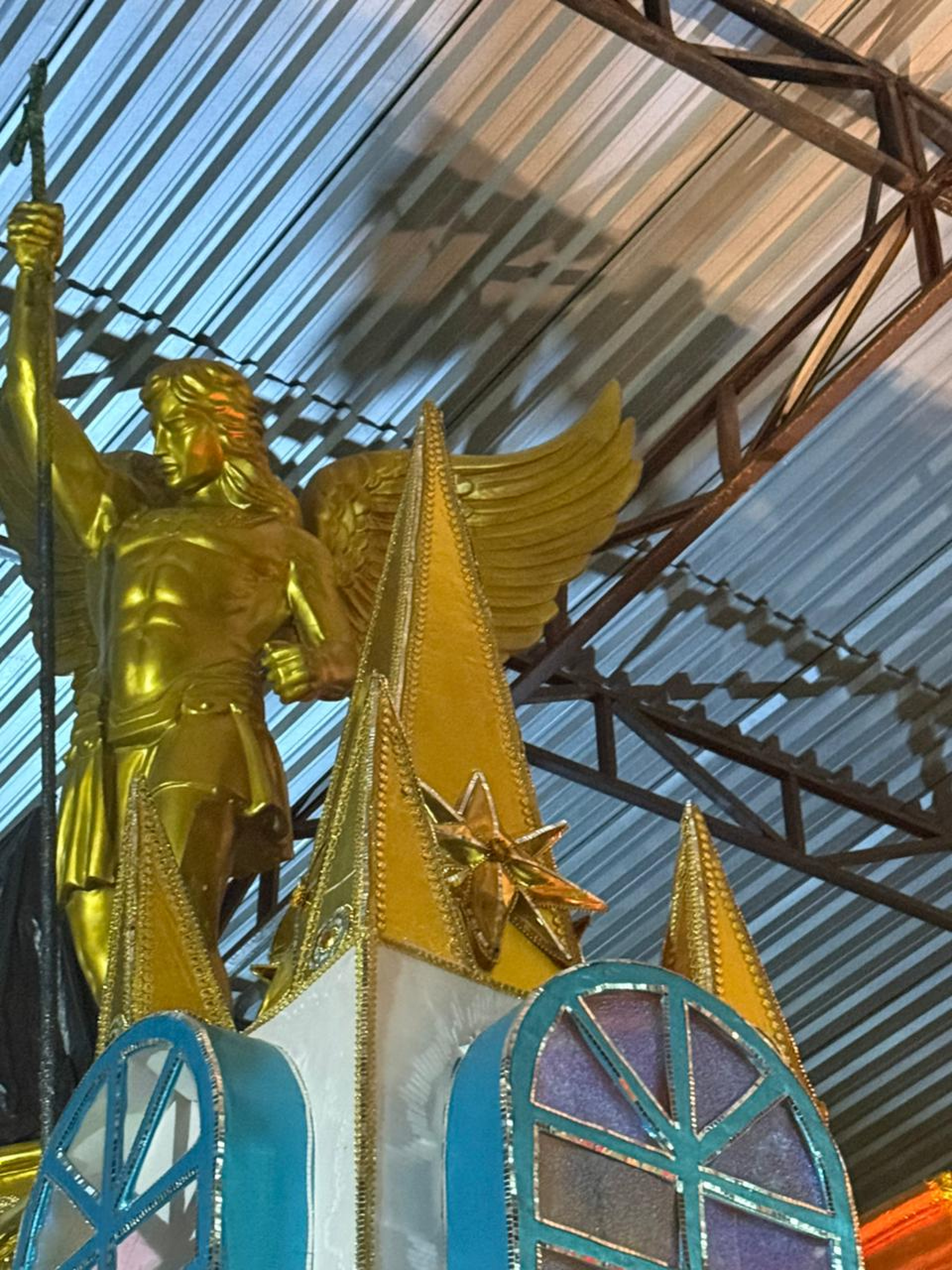 Detalhe de escultura da Uni&atilde;o da Ilha - Divulga&ccedil;&atilde;o / Uni&atilde;o da Ilha