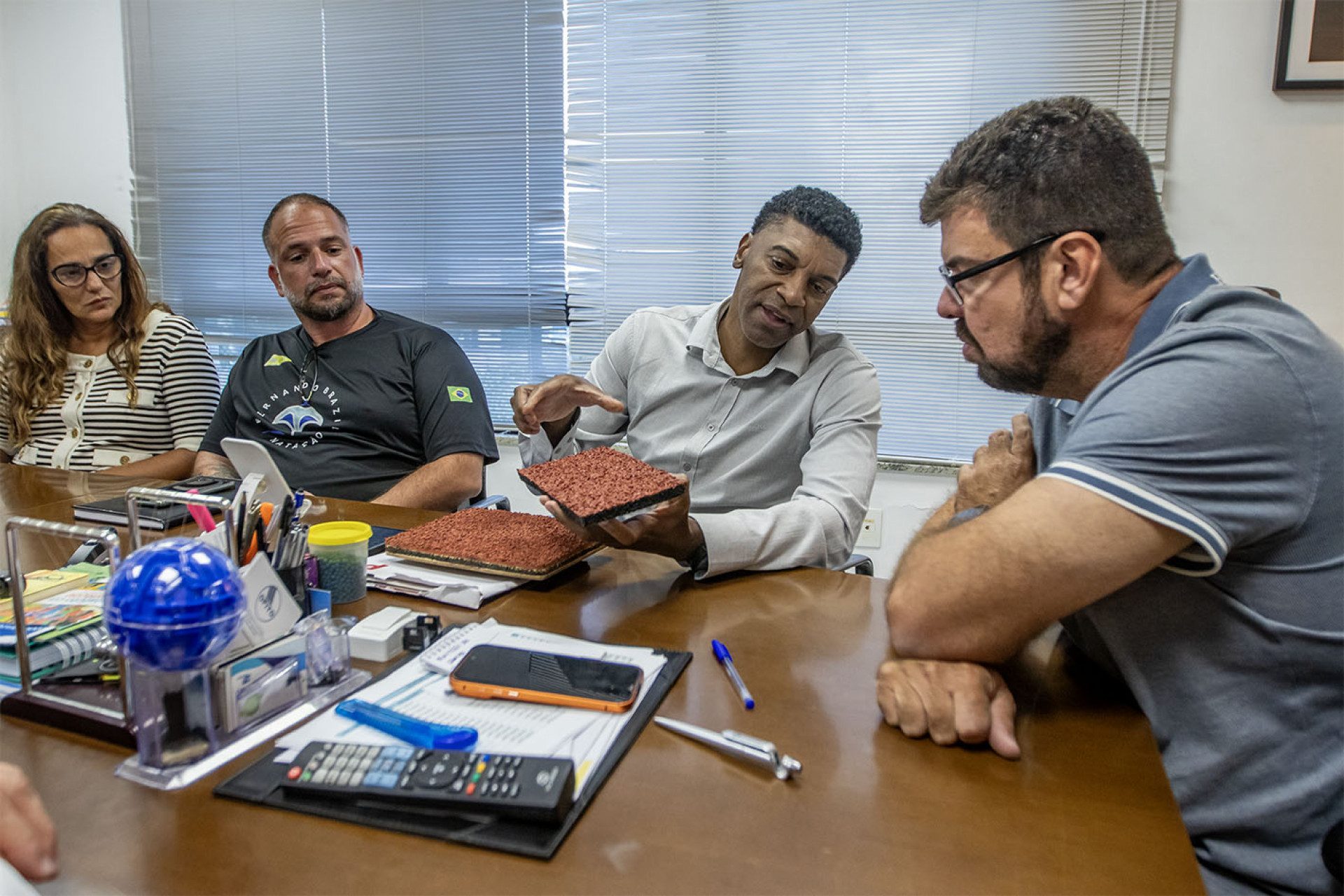 Lideran&ccedil;as do atletismo nacional visitam Maca&eacute; e conhecem o pr&eacute;-projeto da futura pista oficial da cidade - Foto: Mois&eacute;s Bruno H. Santos