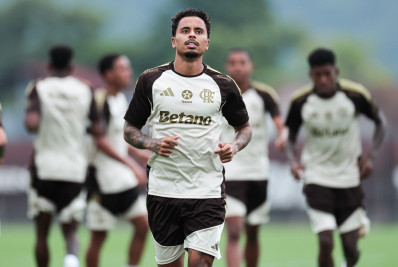 Flamengo encaminha empréstimo de Allan para o Corinthians