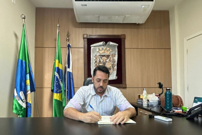 Municípios ganham retroescavadeiras e visam manutenção de estradas vicinais