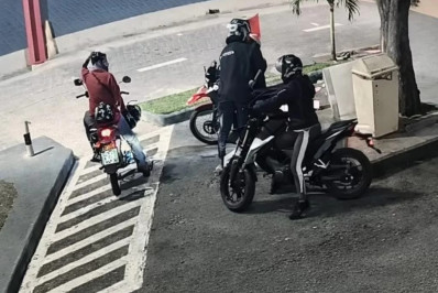 Funcionário de lanchonete é assaltado de madrugada no Centro de Cabo Frio