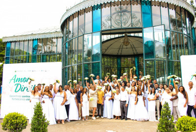 Palácio de Cristal recebe 30 casais para o Casamento Comunitário