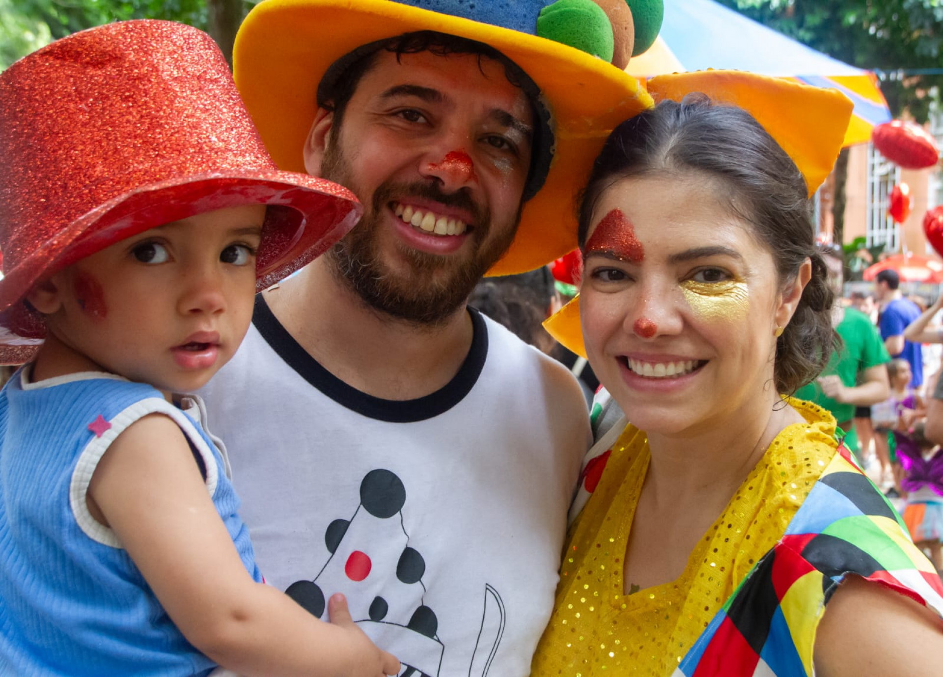 Julia Villela, arquiteta de 40 anos, com seu filho Jo&atilde;o de um ano e 10 meses e seu marido - &Eacute;rica Martin / Ag&ecirc;ncia O Dia