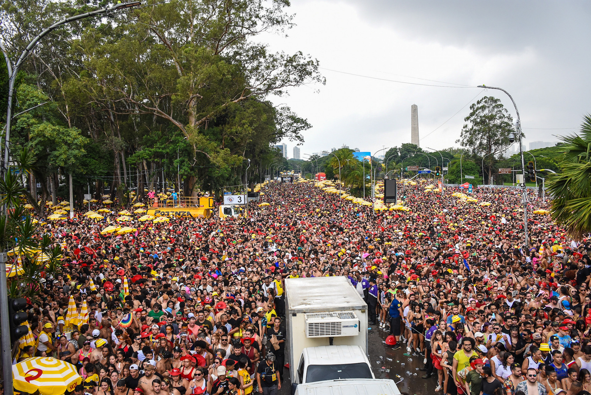  Ivete Sangalo comanda megabloco em São Paulo e reúne milhares de foliões - BrazilNews