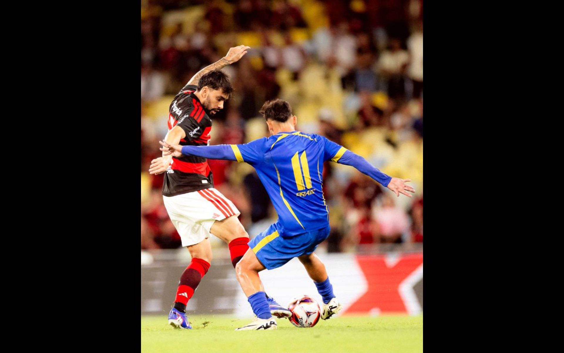 Lucas Paquetá em ação pelo Flamengo diante do Sampaio Corrêa, no Maracanã - Adriano Fontes / Flamengo