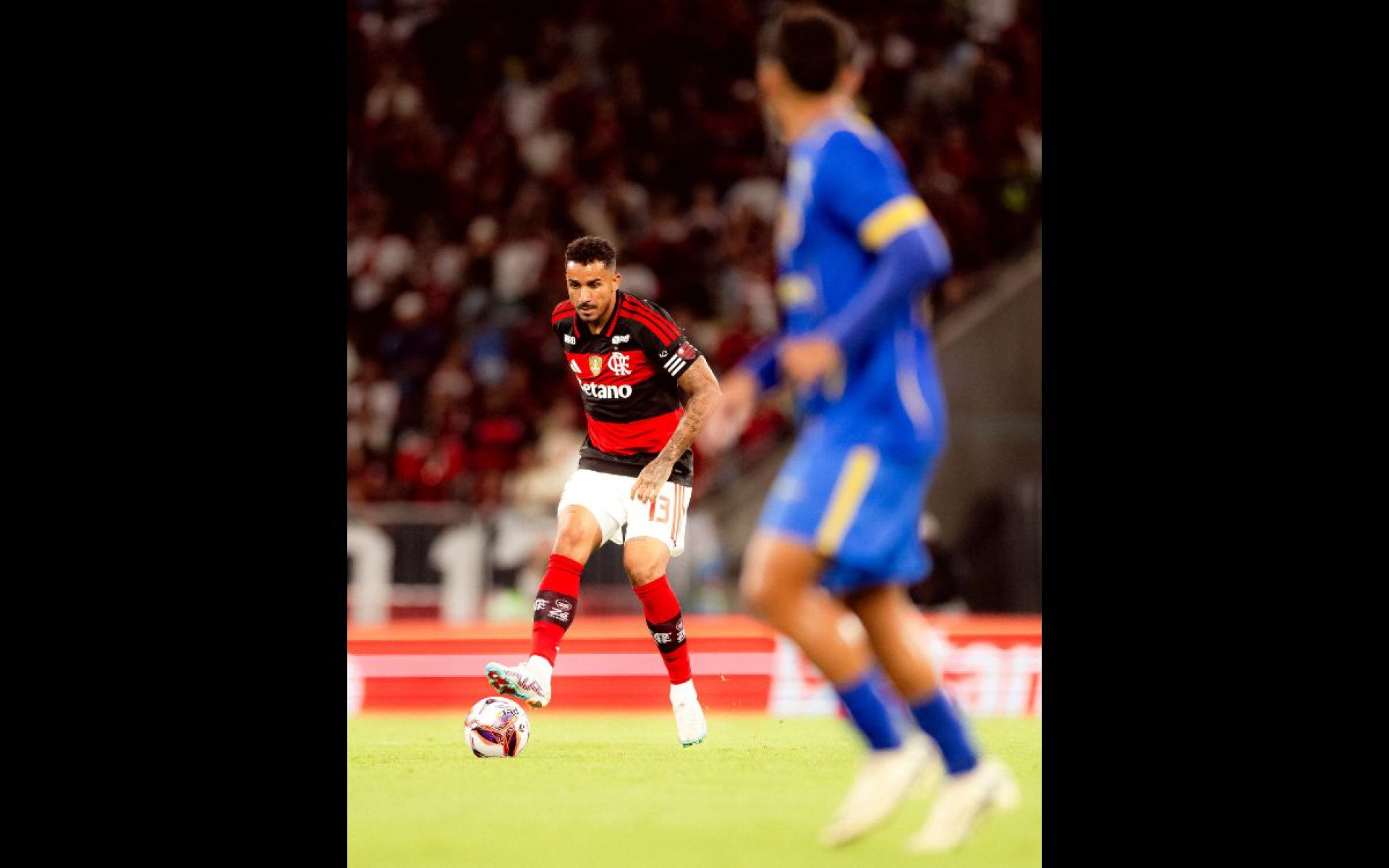 Danilo em ação pelo Flamengo diante do Sampaio Corrêa, no Maracanã - Adriano Fontes / Flamengo