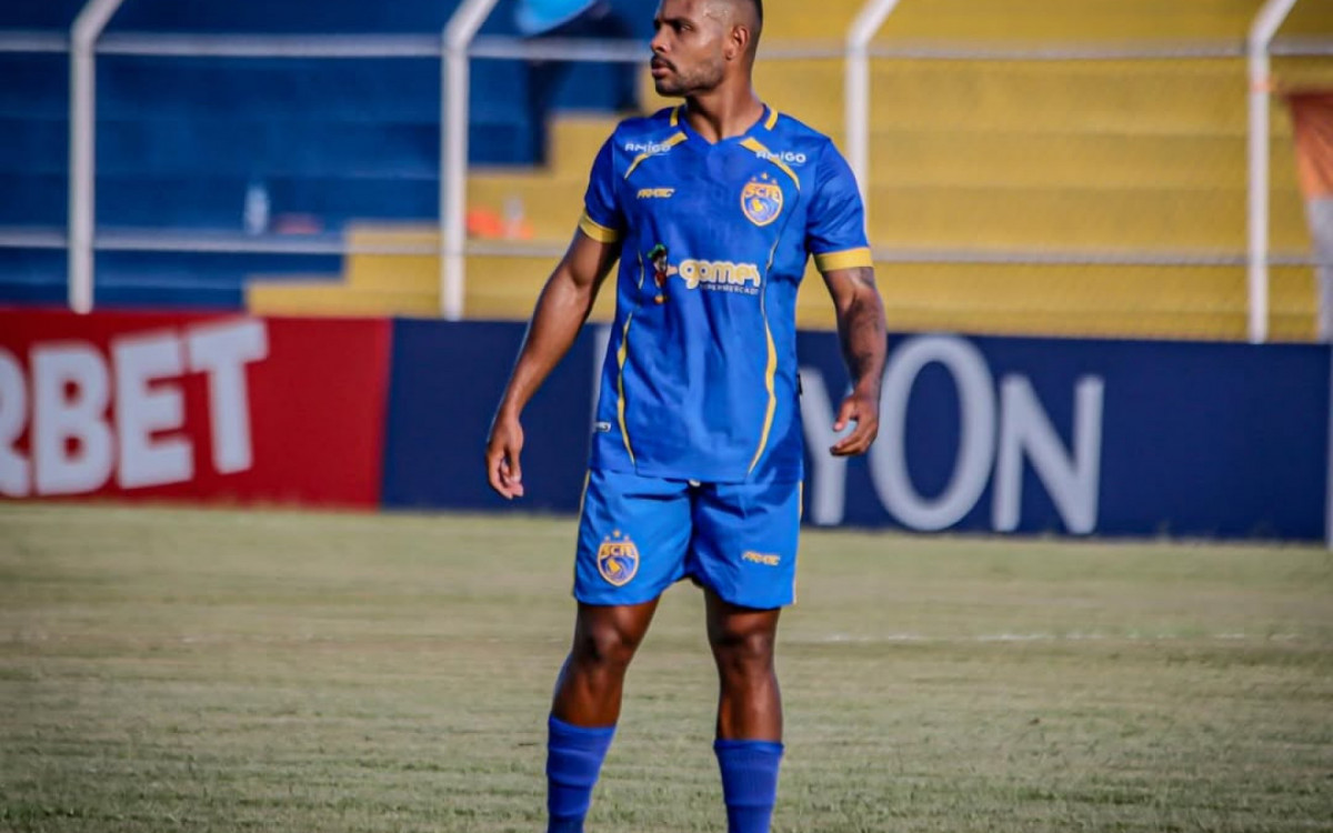 Alexandre Souza, volante do Sampaio Corrêa