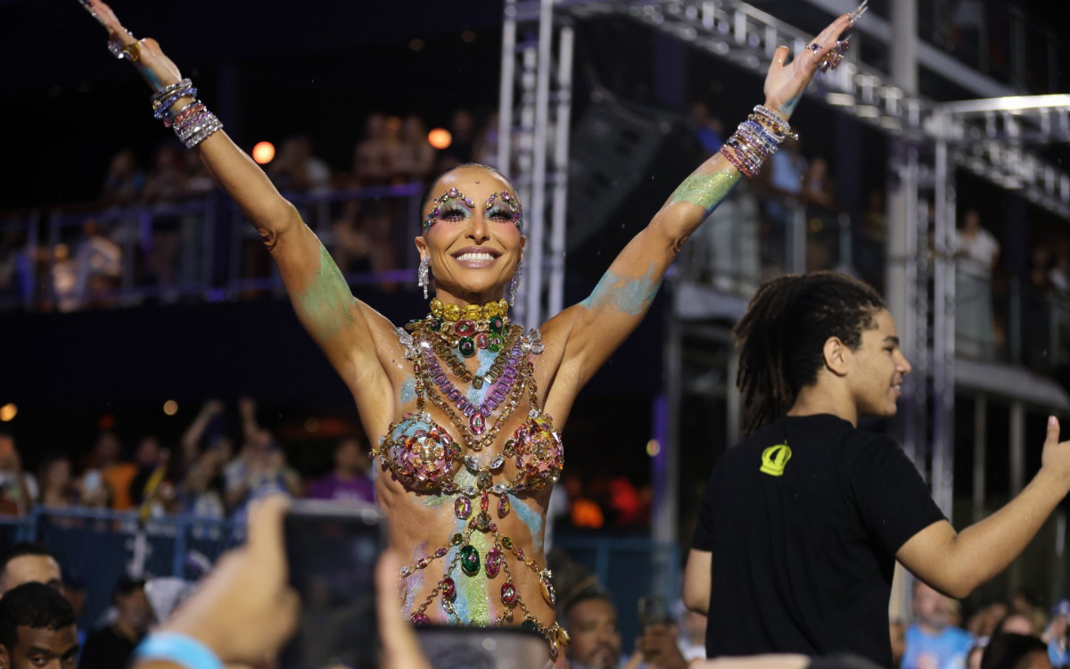 Sabrina Sato &eacute; rainha de bateria da Vila Isabel