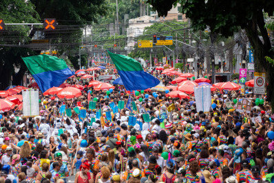 Carnaval começa sem previsão de chuva e temperatura alta no Rio