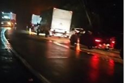 Rio-Teresópolis: Acidente entre caminhão e van para transporte de pacientes deixa três mortos 