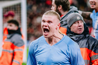 City vira no fim contra o Liverpool e impede Arsenal de ampliar vantagem na ponta no Inglês