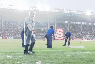 Fortes chuvas atrasam clássico entre Vasco e Botafogo, em São Januário