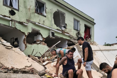 Vídeo: prédio desaba no Engenho Novo e deixa feridos