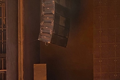 Chay Suede recebe carinho de Fernanda Montenegro