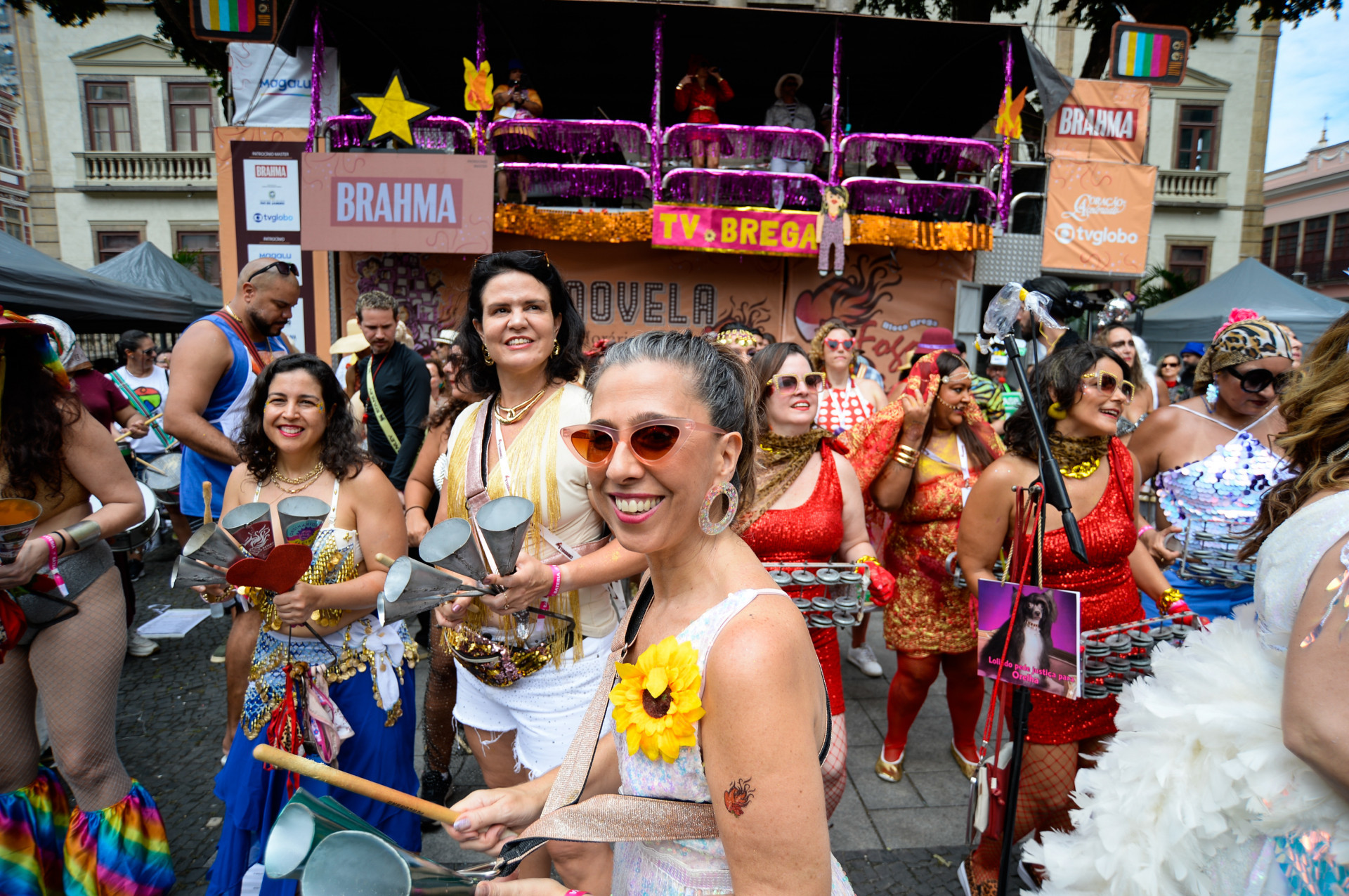 Foli&otilde;es se divertem no bloco Fogo e Paix&atilde;o  -  Alex Ferro / Riotur