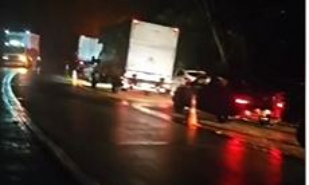 Rio-Teresópolis: Acidente entre caminhão e van com pacientes deixa três mortos