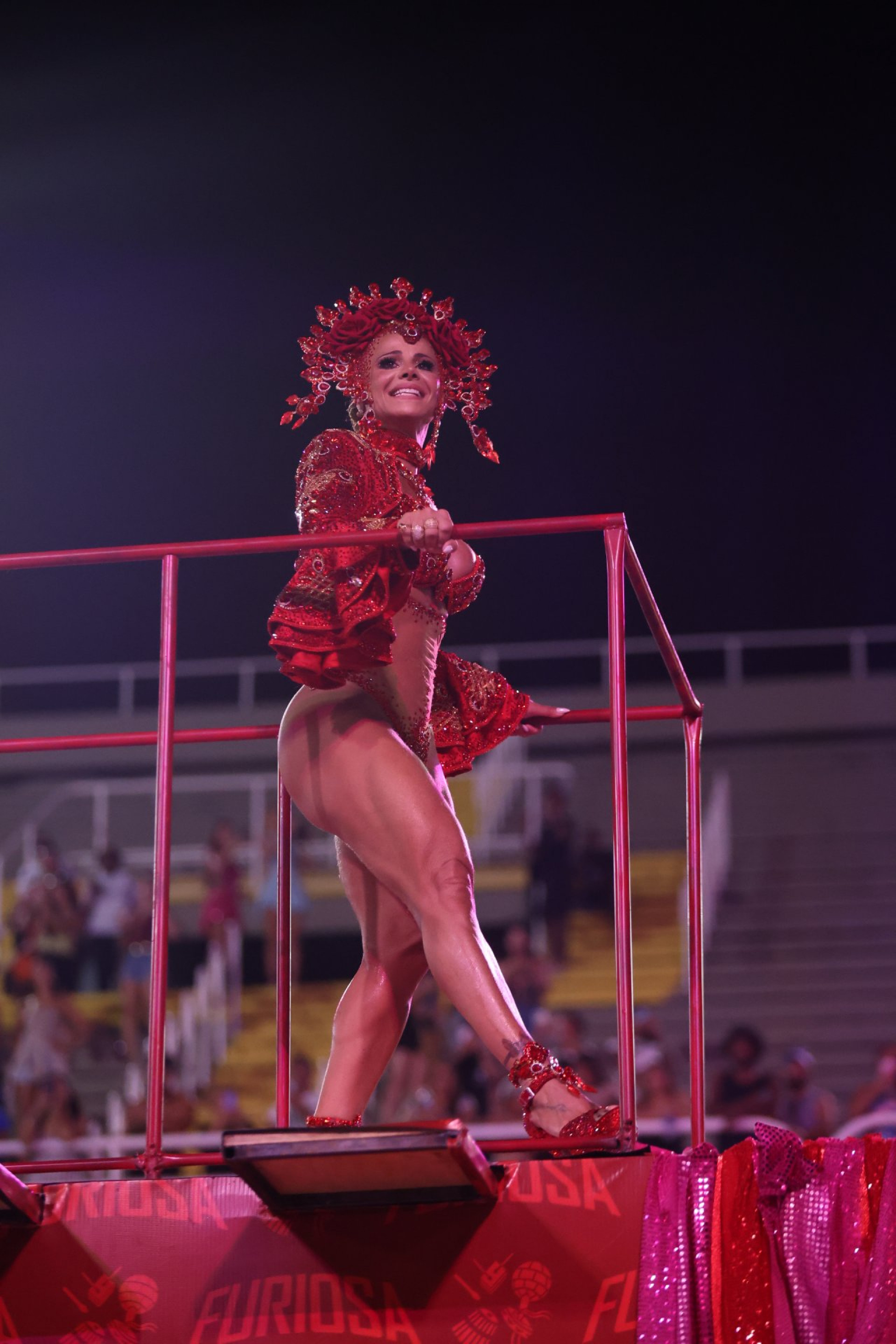 Viviane Araujo &eacute; rainha de bateria do Salgueiro