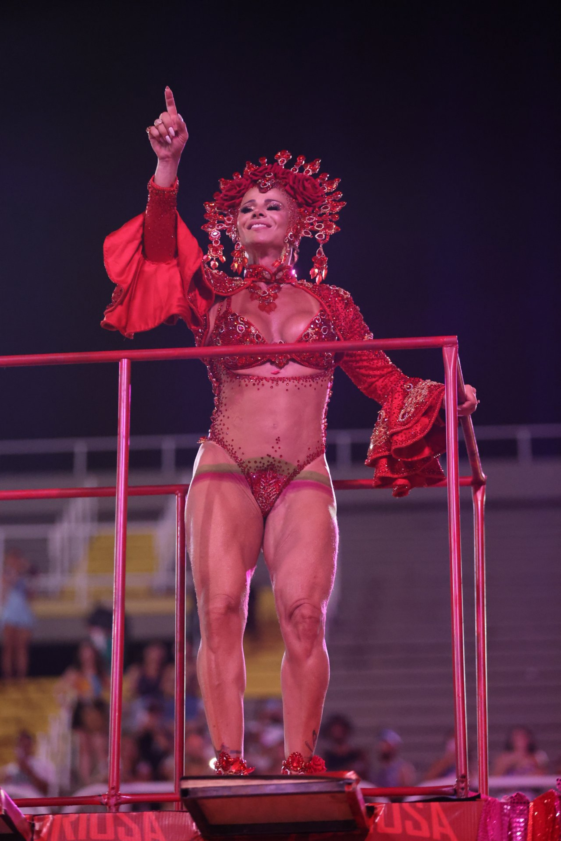 Viviane Araujo &eacute; rainha de bateria do Salgueiro