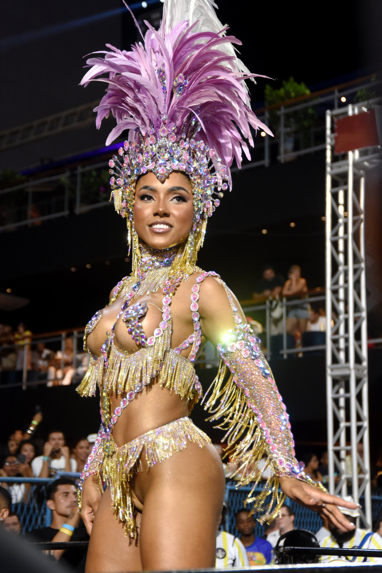 Mayara Lima &eacute; rainha de bateria da Para&iacute;so do Tuiuti