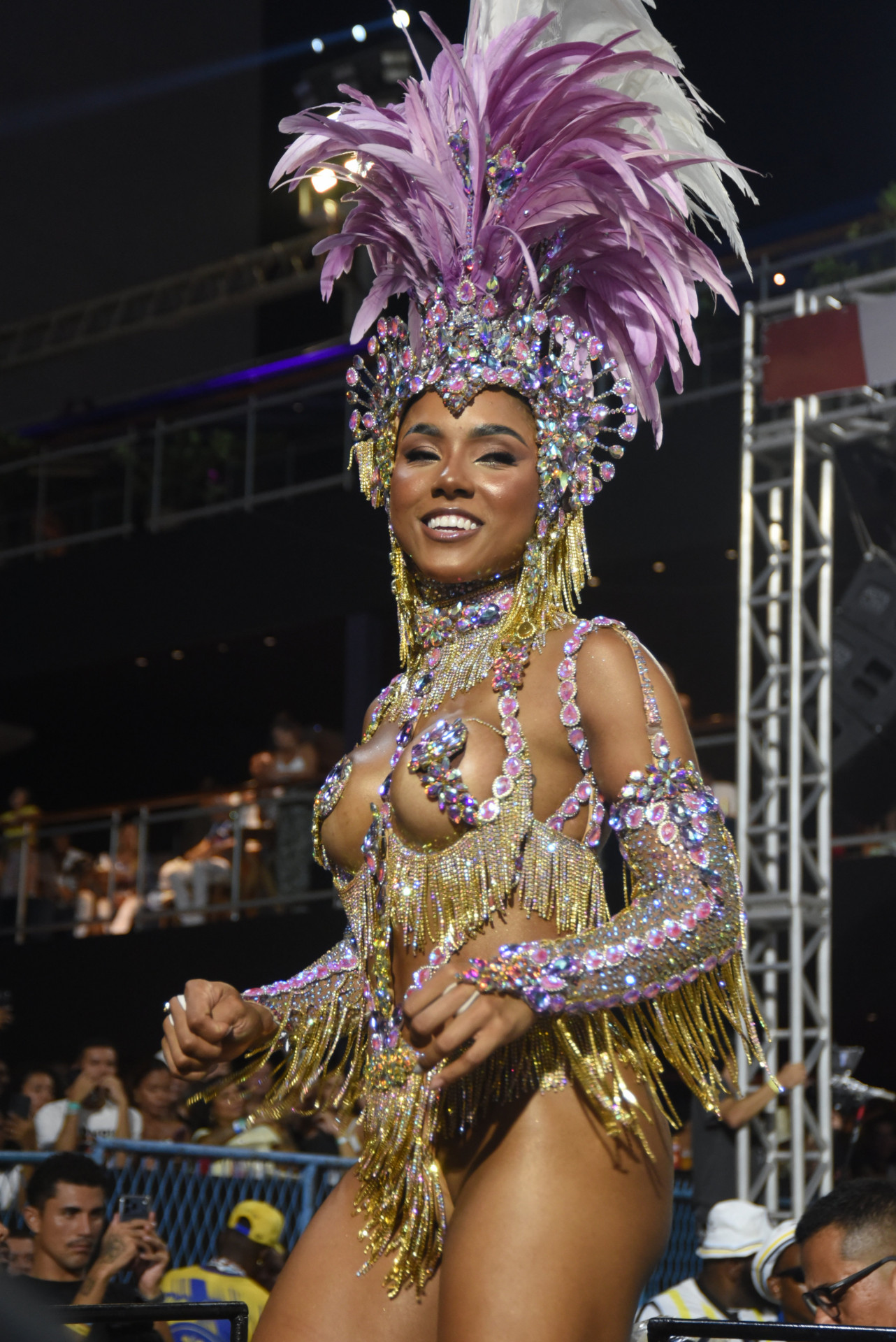 Mayara Lima &eacute; rainha de bateria da Para&iacute;so do Tuiuti