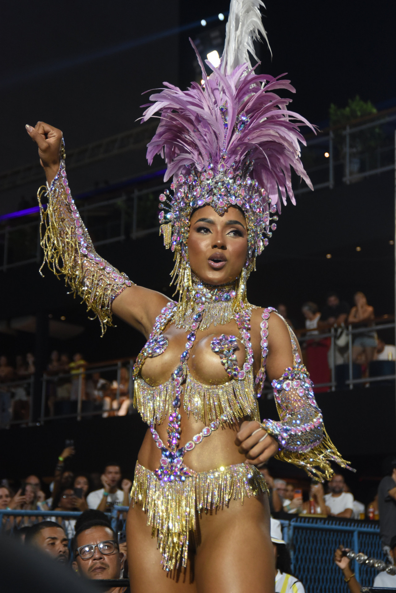 Mayara Lima &eacute; rainha de bateria da Para&iacute;so do Tuiuti