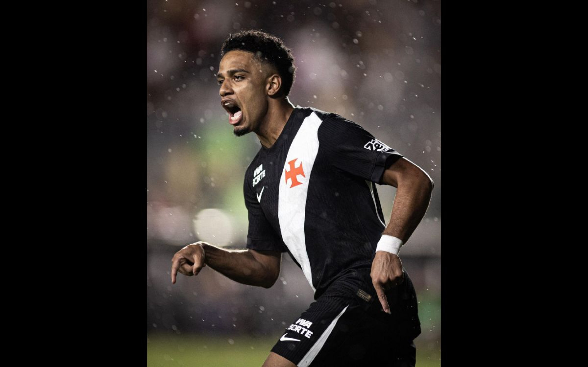 Brenner celebra gol marcado pelo Vasco sobre o Botafogo, em São Januário - Matheus Lima / Vasco
