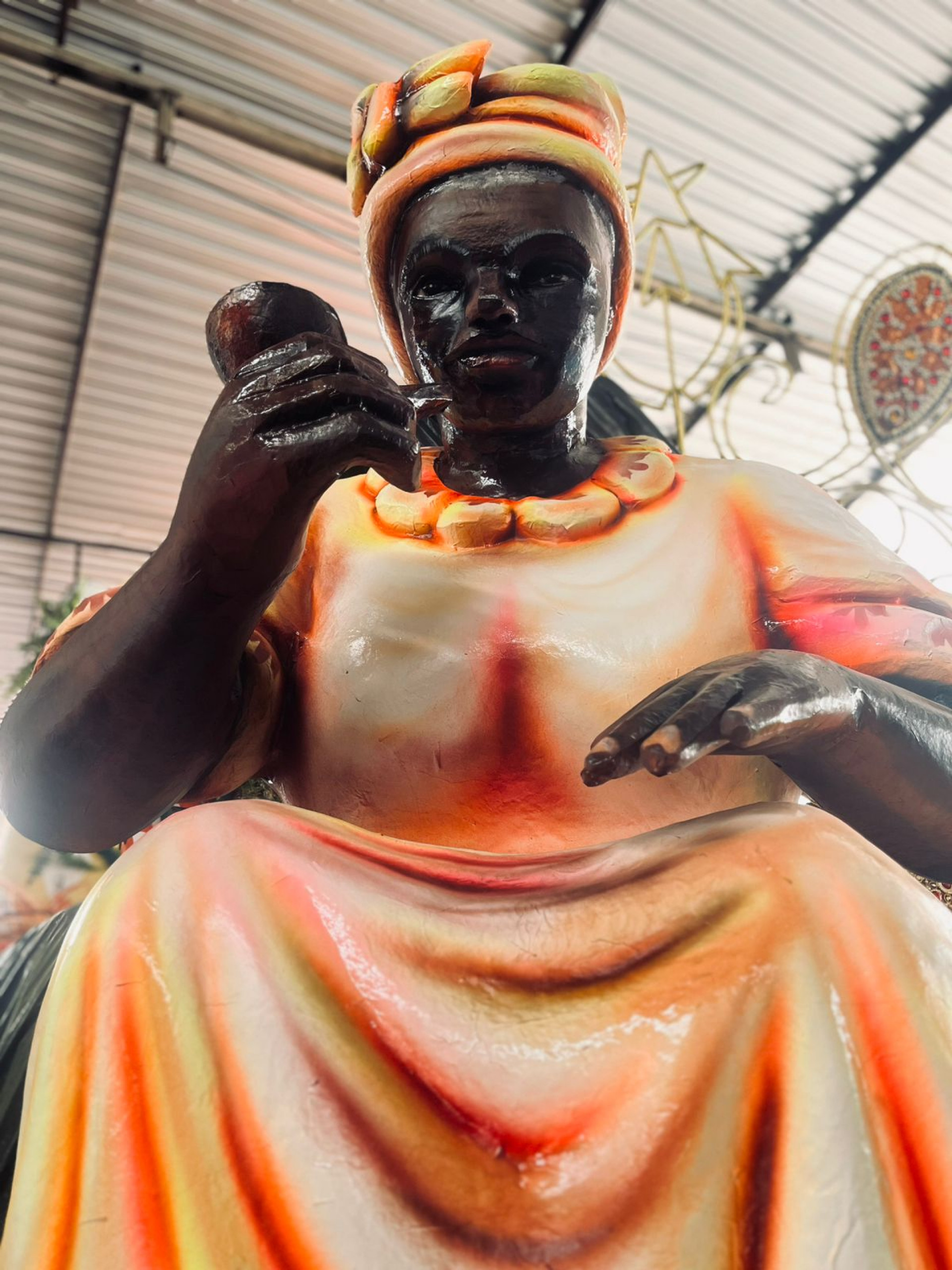 Est&aacute;cio tem como enredo 'Tat&aacute; Trancedo: o Papa Negro no terreiro do Est&aacute;cio' - Thiago Vieira / Est&aacute;cio de S&aacute;