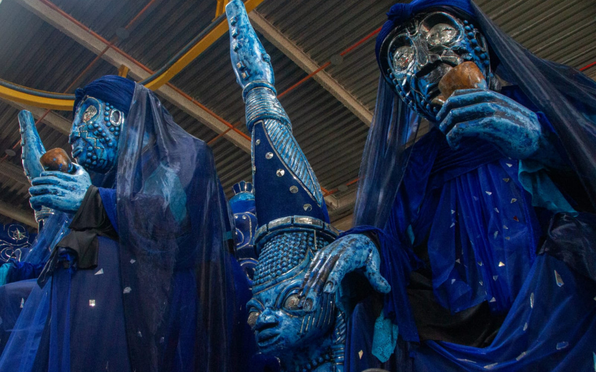 Detalhe do abre-alas da Portela