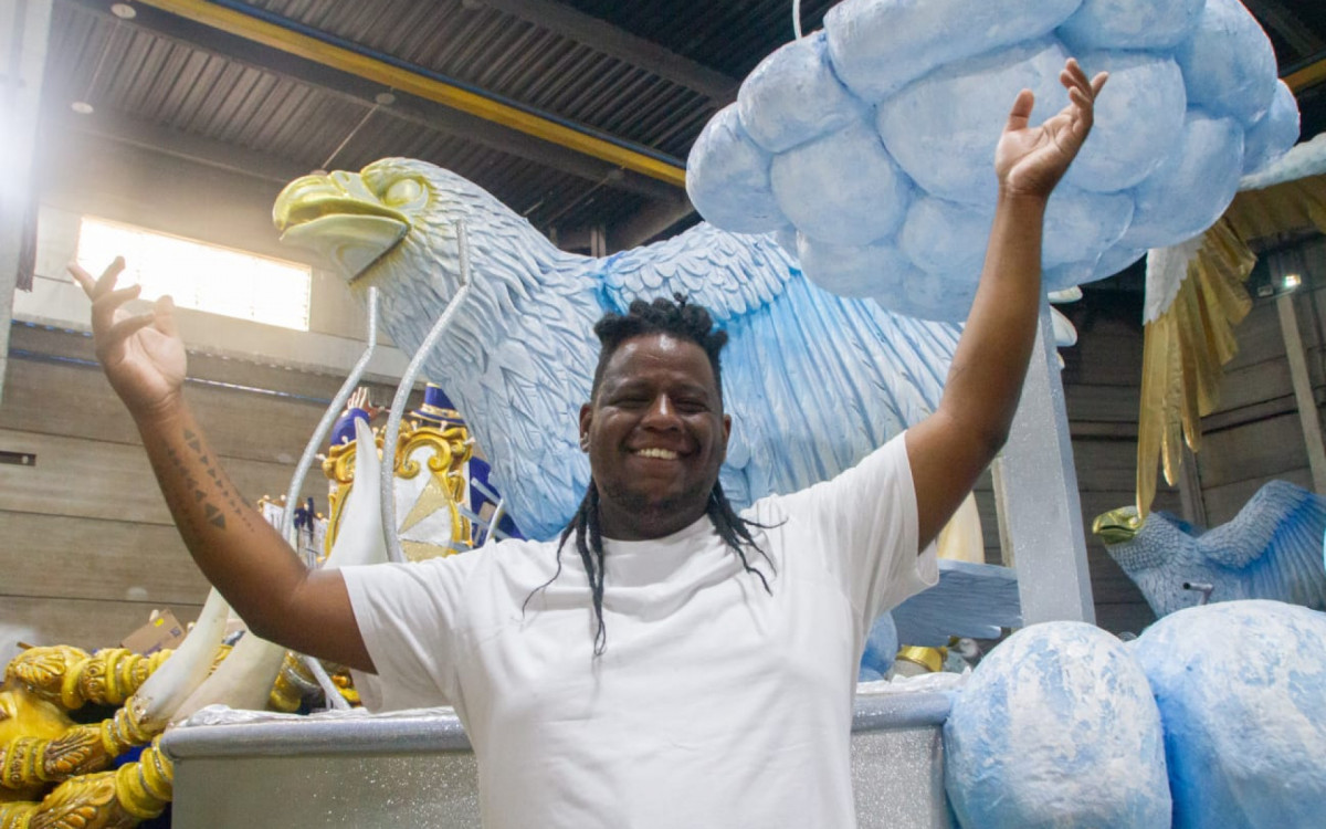 Carnavalesco Andr&eacute; Rodrigues assina o desfile da Portela