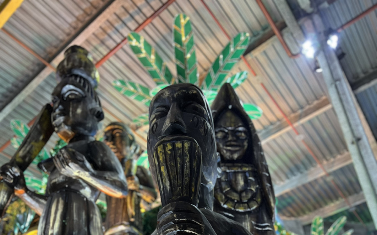 Alegorias da Para&iacute;so do Tuiuti ligadas ao If&aacute; Lukumi