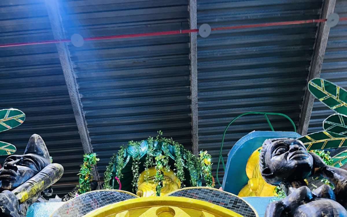 Alegorias da Para&iacute;so do Tuiuti ligadas ao If&aacute; Lukumi