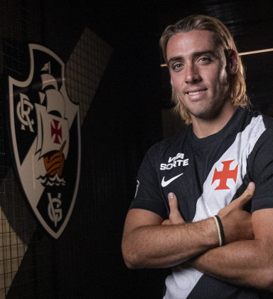 Vasco anuncia contratação do atacante Claudio Spinelli