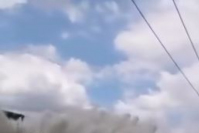 Cedae promete indenizar moradores atingidos pelo rompimento de adutora na Baixada