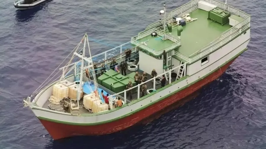 Marinha francesa apreende €41 mi em cocaína e três brasileiros são presos em barco de pesca